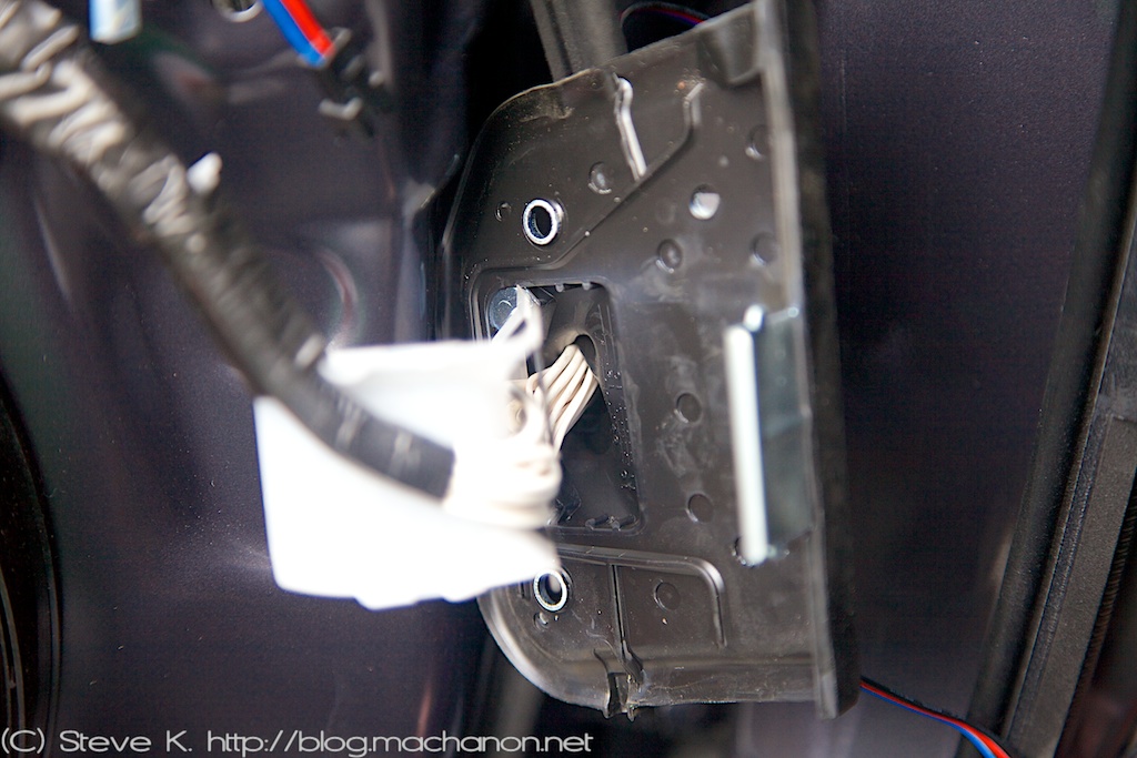 3rd gen Prius JDM power folding side mirrors DIY guide: Remove black electrical vinyl tape from plastic wire organizer