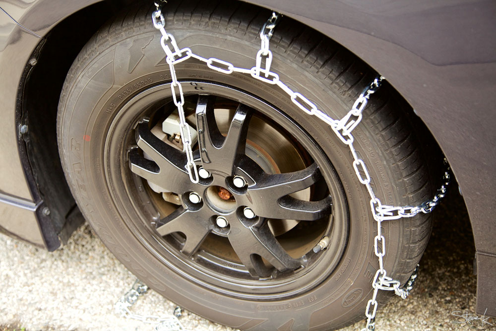 Ensure the tire chain covers the tire evenly and completely.