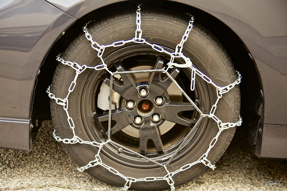 Install the tire chain adjuster last.