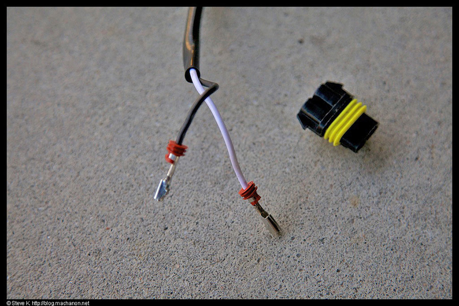 De-pinned fog light connector