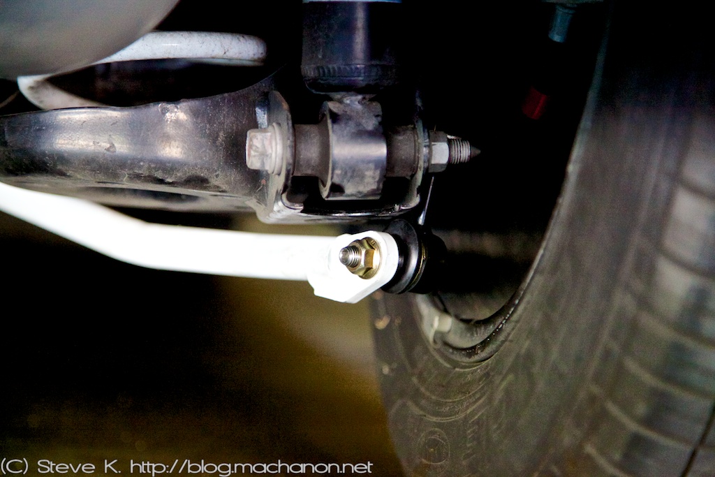 Prius PLUS rear sway bar secured onto end-link (right)