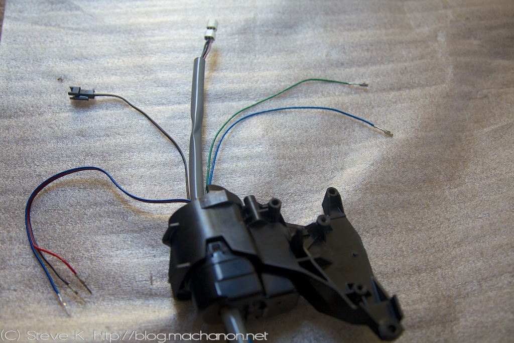 3rd gen Prius JDM power folding side mirrors DIY guide: Guide the USDM Prius mirror wire harness through the JDM hinge