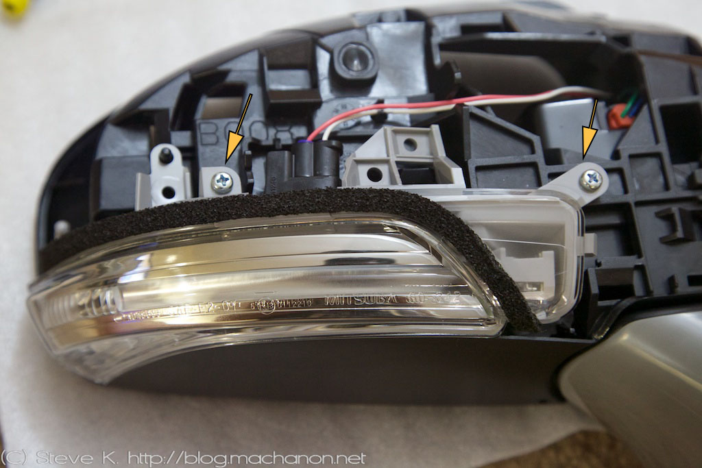 3rd gen Prius JDM power folding side mirrors DIY guide: OEM turn signal lens removal